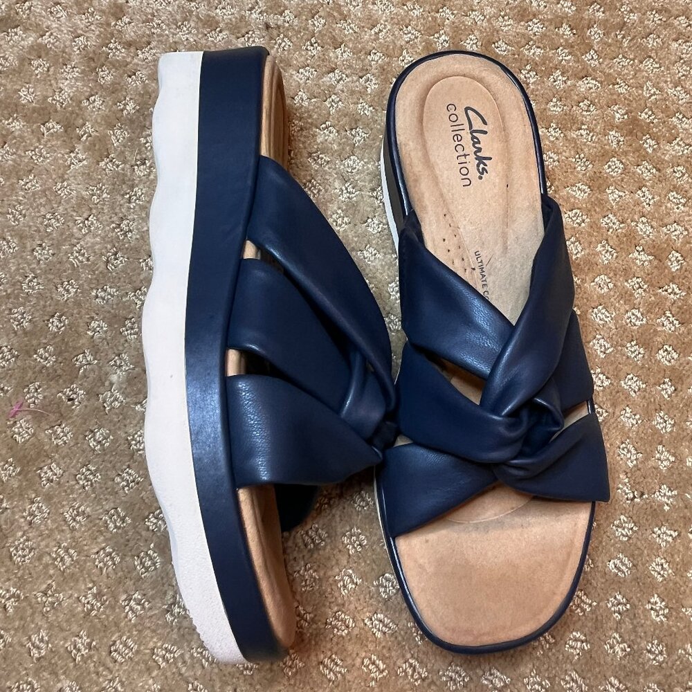 Clarks Clara Charm Wedge Sandal Navy/White Size 9M Women's Summer Slide Shoe